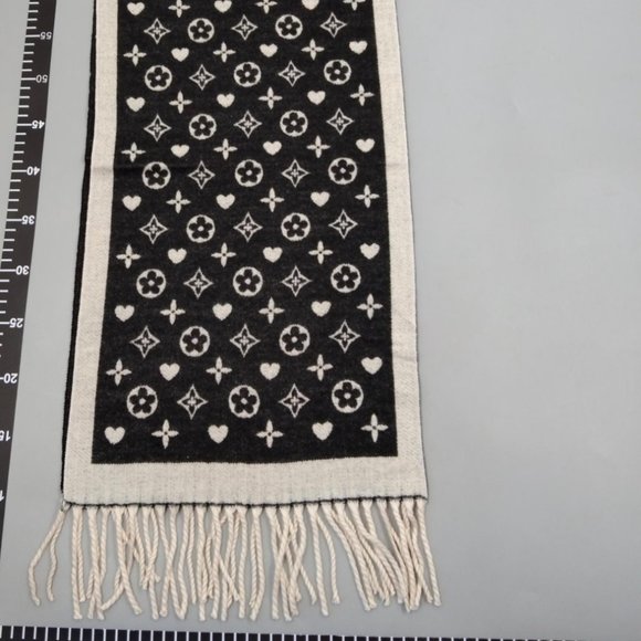 Logomania Warm Hearts logo scarf - Picture 2 of 6